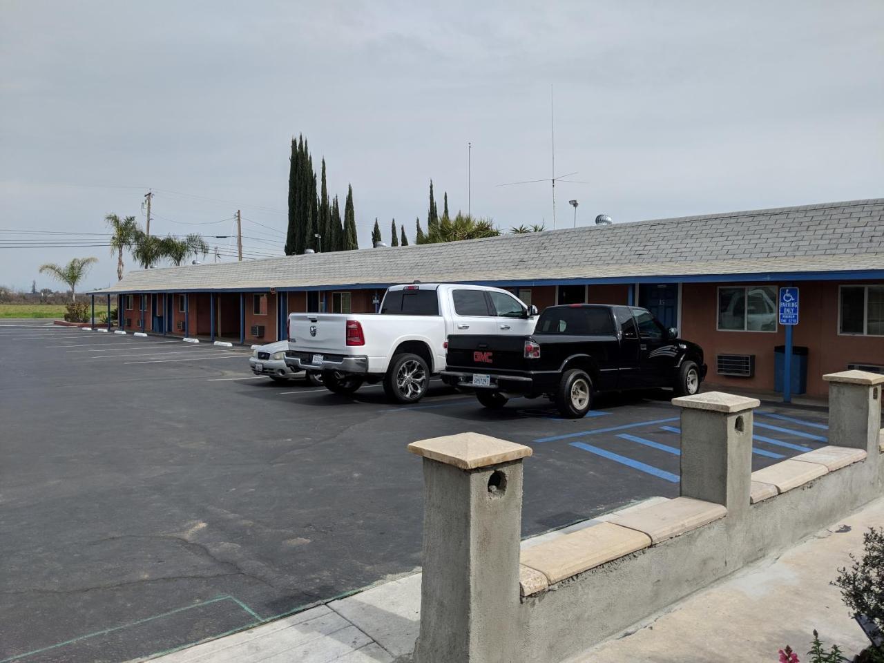 El Monte Motel Dinuba Exterior photo