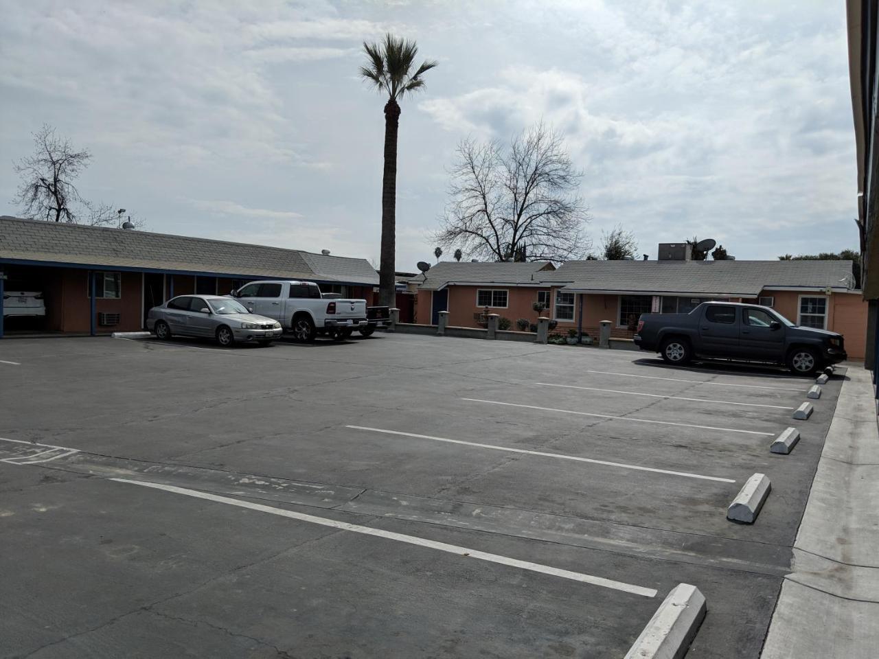 El Monte Motel Dinuba Exterior photo