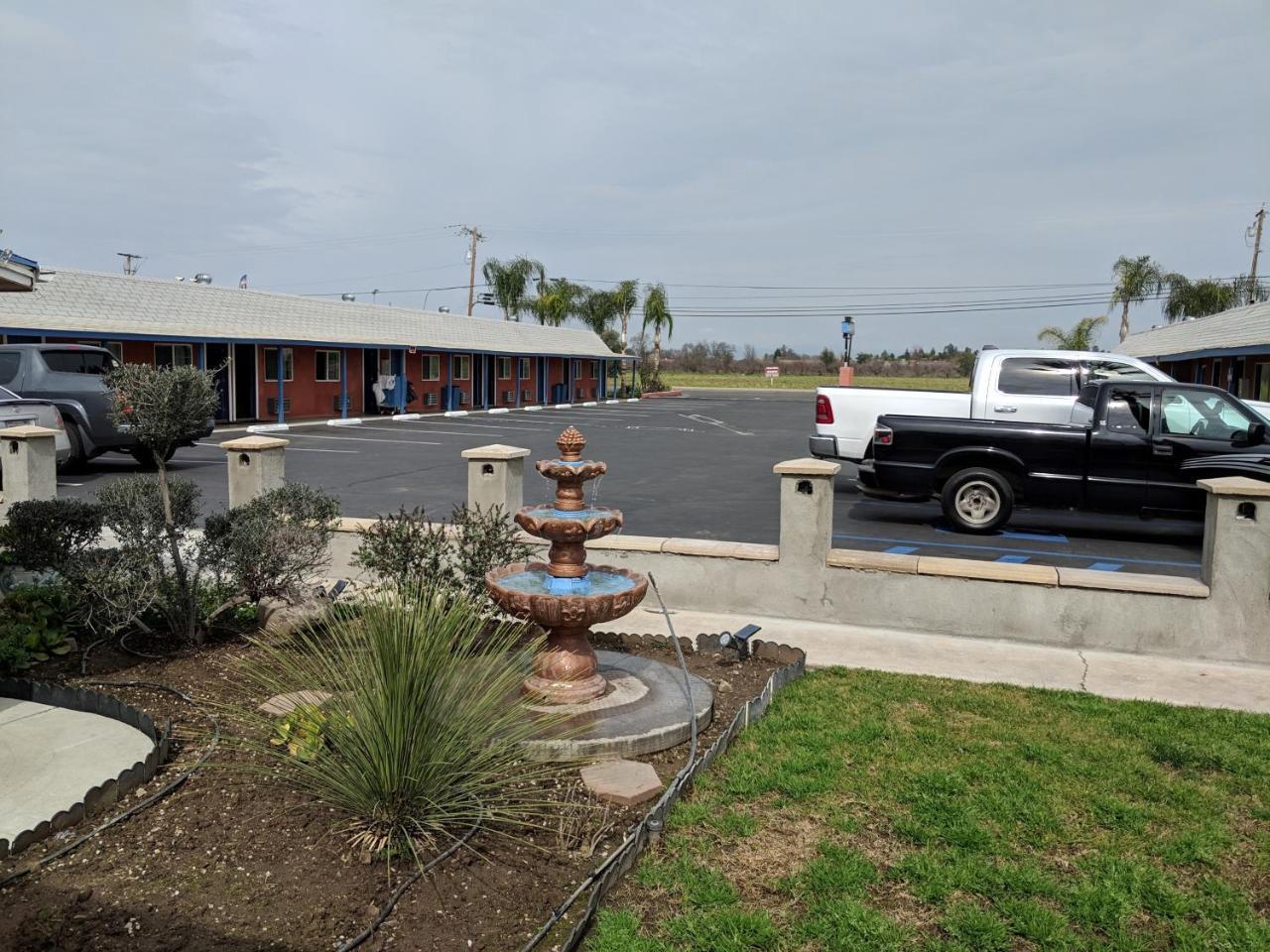 El Monte Motel Dinuba Exterior photo