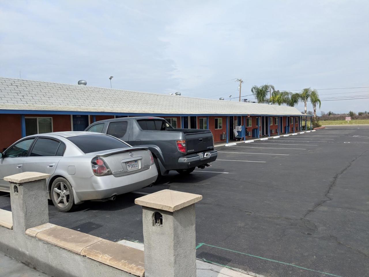 El Monte Motel Dinuba Exterior photo